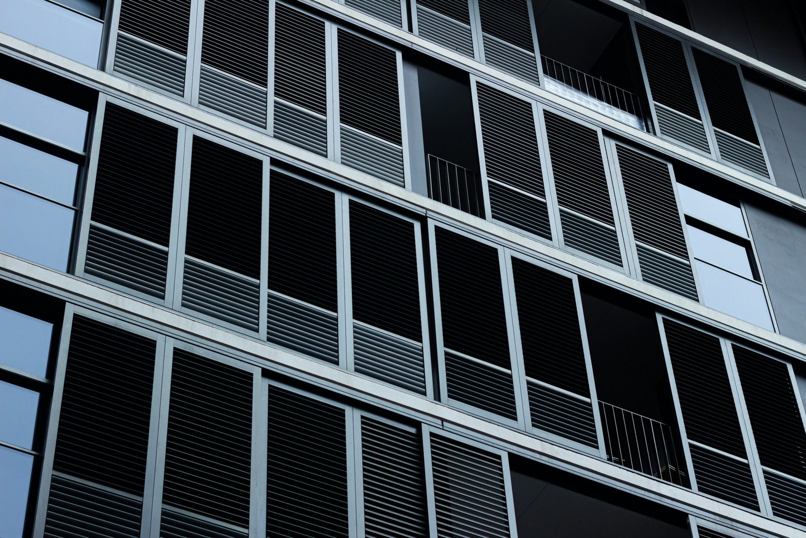 Inspirasi Desain Kusen Aluminium Minimalis: Model Kekinian dan Tren Warna Terbaru untuk Rumah Idaman